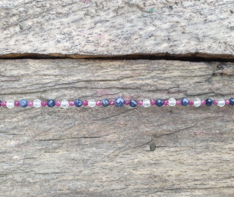 bransoletka-z-szafirem-rubinem-i-krysztalem-gorskim-rekodzielo-kamienie-naturalne-srebro-handmade-2.jpg