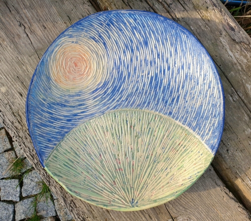 patera-polna-przestrzen-rekodzielo-zielen-granat-krajobraz-ceramiczny-talerz-artystyczny-handmade.jpg