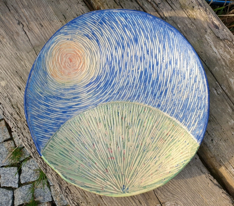 patera-polna-przestrzen-rekodzielo-zielen-granat-krajobraz-ceramiczny-talerz-artystyczny-handmade.jpg