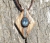 zawieszka-naszyjnik-szlachetny-topaz-drewno-heban-bialy-heban-srebro-rekodzielo-drewniana-bizuteria-handmade-3.jpg