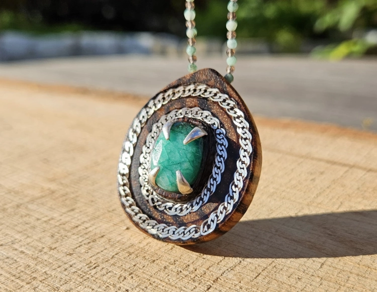 zawieszka-naszyjnik-antyczny-szmaragd-kwarc-dymny-drewno-zebrano-srebro-925-rekodzielo-drewniana-bizuteria-handmade-3.jpg
