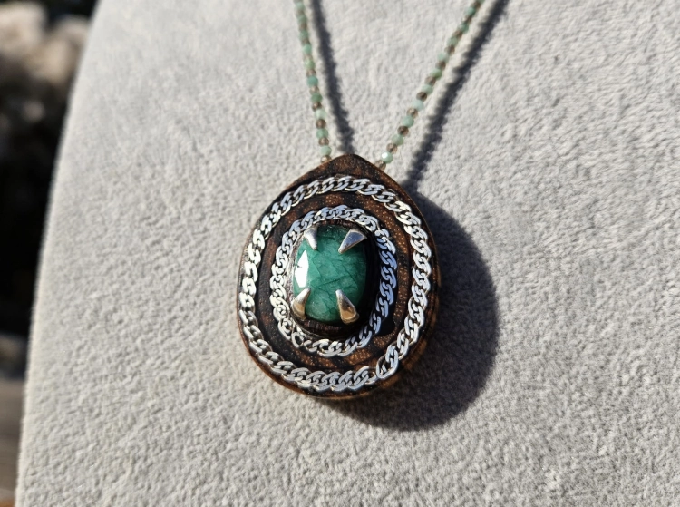 zawieszka-naszyjnik-antyczny-szmaragd-kwarc-dymny-drewno-zebrano-srebro-925-rekodzielo-drewniana-bizuteria-handmade-7.jpg