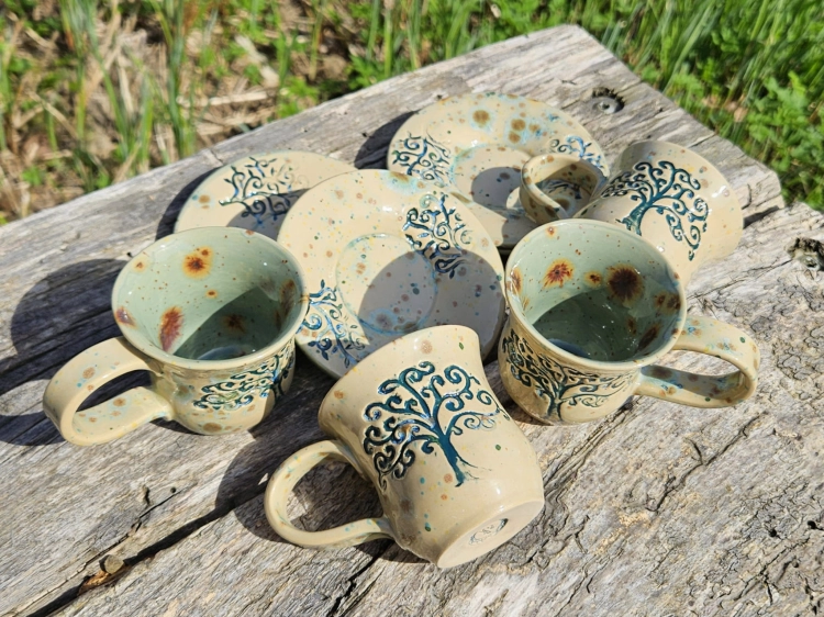 kubek-z-podstawka-espresso-bajkowa-kraina-rekodzielo-100ml-turkus-braz-bez-ceramika-artystyczna-handmade-2.jpg