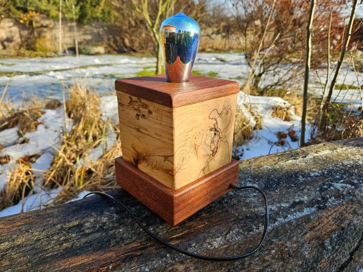 lampa-lesny-swietlik-drewno-camaro-wierzba-rekodzielo-drewniana-lampa-handmade-6.jpg
