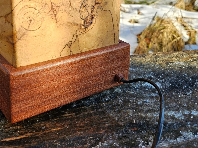 lampa-lesny-swietlik-drewno-camaro-wierzba-rekodzielo-drewniana-lampa-handmade-8.jpg
