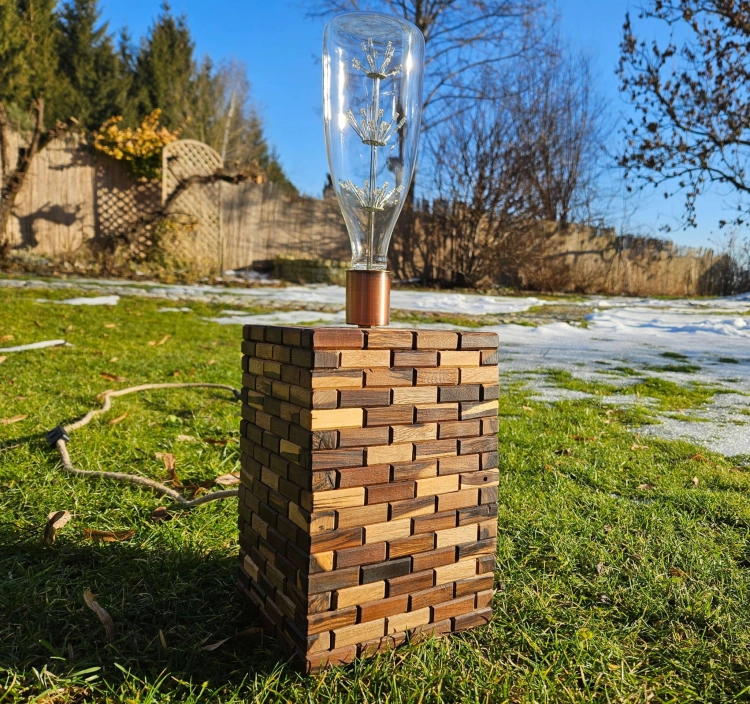 lampa-czarodziejska-wieza-drewno-orzech-rio-rekodzielo-drewniana-lampa-handmade-12.jpg