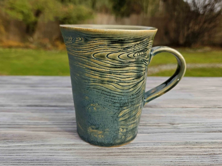 kubek-ceramiczny-kosmiczne-drewno-rekodzielo-niebieski.jpg