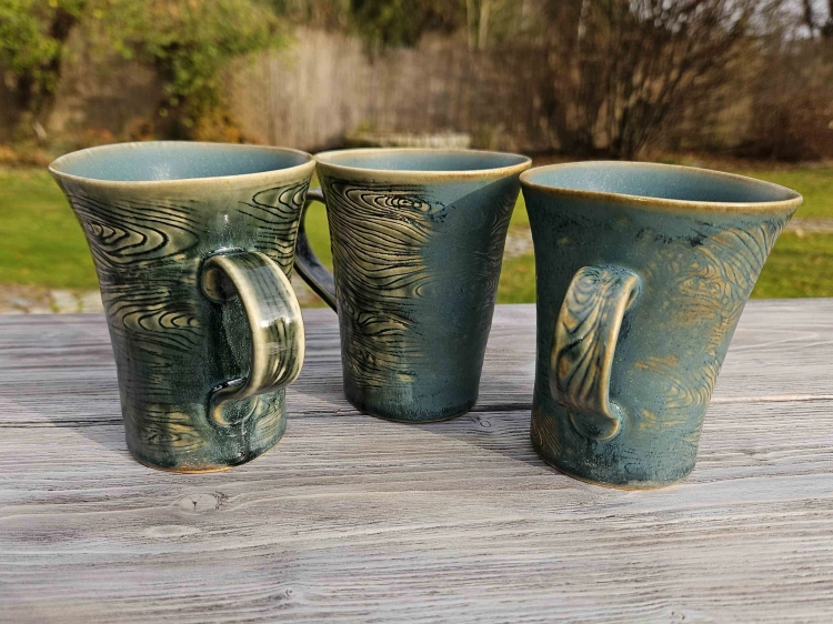 kubek-ceramiczny-kosmiczne-drewno-rekodzielo-niebieski-4.jpg