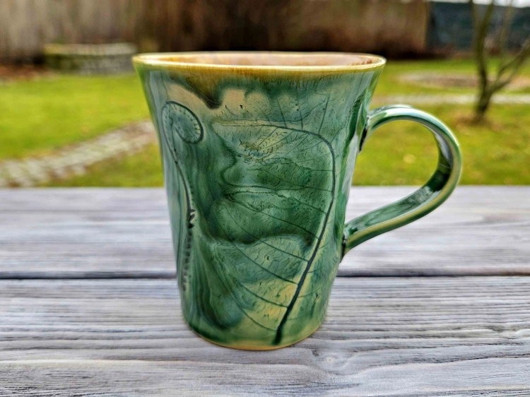 kubek-ceramiczny-wiosenna-paproc-rekodzielo-zielen.jpg
